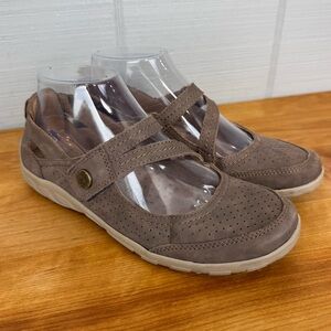 Earth Origins Remy Mary Jane Flats Comfort Shoes Tan Perforated Leather 6.5